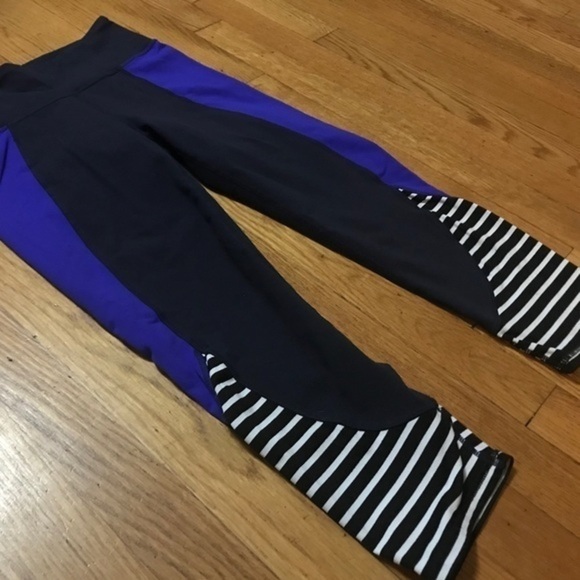 Athleta Blue Stripe High Rise Flow Stripe Chaturanga Capri Crop Leggings - Picture 7 of 11